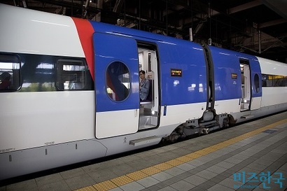 KTX 열차가 승강장에서 대기하고 있는 모습. 사진=이종현 기자