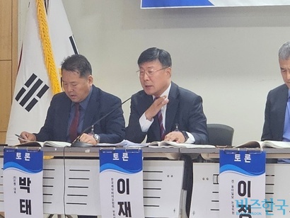보툴리눔 톡신 균주의 국가핵심기술 지정 해제 목소리가 커지고 있다. 보툴리눔 톡신 제제의 수출에 걸림돌로 작용하고 있다는 이유로 보툴리눔 톡신 업체 14곳이 찬성의 목소리를 내고 있다. 이재국 한국제약바이오협회 부회장이 발언하고 있다. 사진=최영찬 기자
