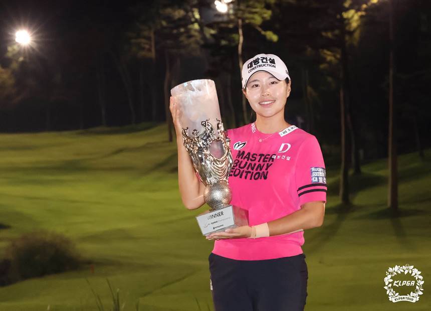 대방건설 골프단의 성유진 프로가 7시간에 걸친 4차 연장 대장정 끝에 한국여자프로골프(KLPGA) 투어 시즌 마지막 메이저 대회인 제25회 하이트진로 챔피언십에서 우승을 차지했다. 사진=대방건설 제공