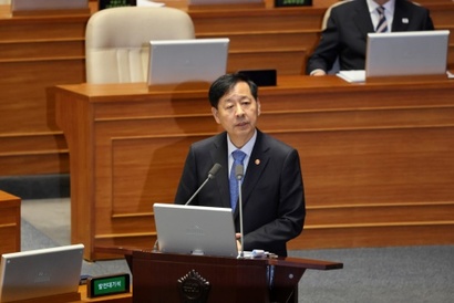 ​구윤철 경제부총리 겸 기획재정부 장관​이 지지부진한 ​한미 관세협상 타결의 새로운 흐름을 열 수 있을 지 주목된다. 사진은 구윤철 경제부총리 겸 기획재정부 장관이 지난달 17일 국회 본회의에서 열린 경제분야 대정부 질문에서 발언하고 있는 모습. 사진=박은숙 기자