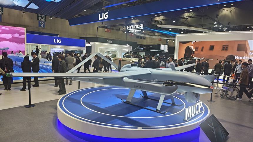 LIG넥스원이 ADEX에서 공개한 중형무인기 공통 플랫폼. 사진=LIG넥스원 제공