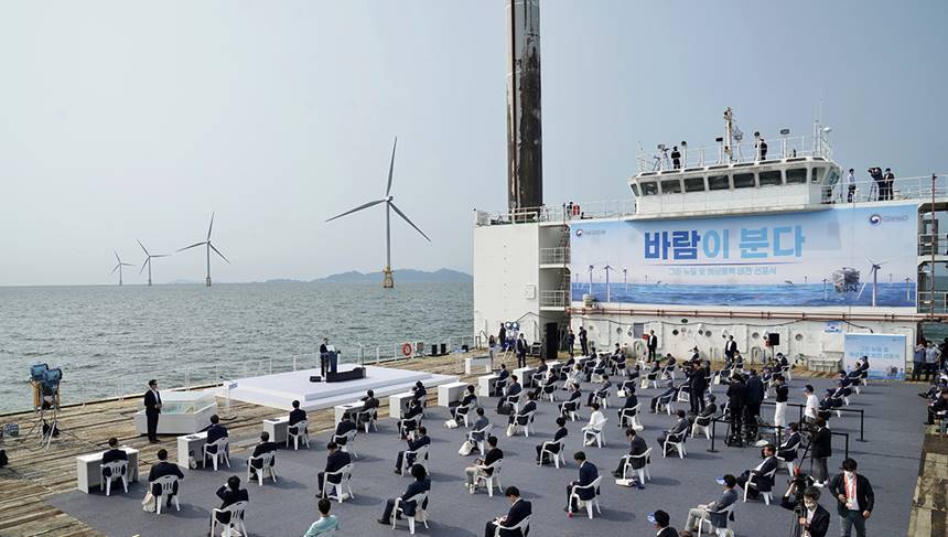 산업부서 기후부로 넘어간 해상풍력, '난개발' 우려 커지는 까닭