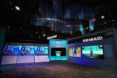 IFA 2025 하이센스 부스에 전시된 RGB 미니 LED TV. 사진=하이센스 제공