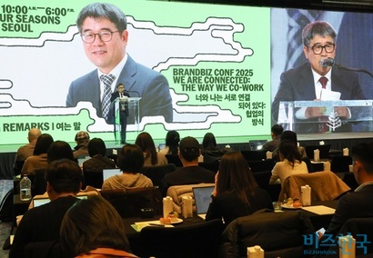 브랜드비즈 컨퍼런스 2025에서 김원양 일요신문사 대표가 인사말을 하고 있다. 사진=임준선 기자
