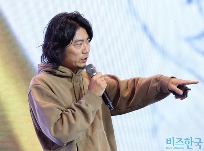 윤한진 푸하하하프렌즈 공동대표는 28일 서울 종로구 포시즌스호텔 서울에서 열린 브랜드비즈 컨퍼런스 2025에서​ ‘우리가 일하는 법’을 주제로 강연했다. 사진=임준선 기자