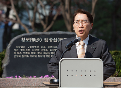 교보자산신탁의 ‘갑질’ 및 ‘불법 용역 투입’ 논란이 국정감사에서 문제로 지적되며 신창재 교보생명 회장(사진)이 증인으로 거론됐으나, 교보자산신탁이 시공사와 합의하면서 증인 소환은 철회됐다. 사진=비즈한국 DB