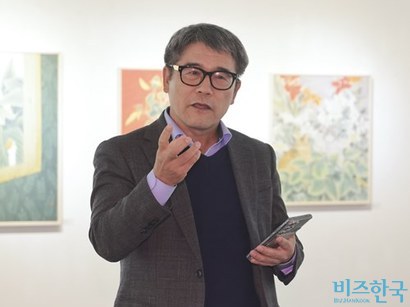 김원양 일요신문사 대표(비즈한국 발행인)는 K컬처, K푸드 열풍이 우리 작가들에게도 이어질 것이라고 격려했다. 사진=박정훈 기자