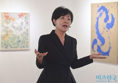 이영수 한국미술응원프로젝트협회 회장은 작가들에게 쉬지 않고 그리는 사람만이 기회를 잡을 수 있다고 당부했다. 사진=박정훈 기자