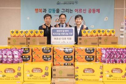 HDC현대산업개발은 경로의 달을 맞아서는 서울 용산구 관내 복지시설을 이용하는 어르신들을 위한 다과 세트를 기부하며 지역사회와의 따뜻한 나눔 활동을 이어갔다. 사진=HDC현대산업개발 제공