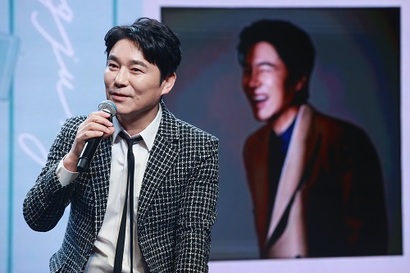 가수 겸 배우 임창정 씨의 회사 라이크잇이 소유한 경기 파주시 건물이 임의경매로 넘어가게 됐다. 지난 2023년 2월 ​임 씨가 ​미니음반 ‘멍청이’ 발매 기념 쇼케이스에 나온 모습. 사진=연합뉴스