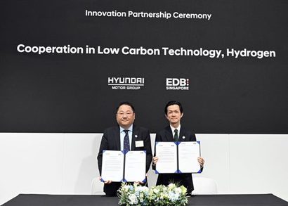 현대차그룹은 ‘2025년 APEC 정상회의’ 주간 경주엑스포대공원 내 ‘K-테크 쇼케이스’ 행사장에서 싱가포르 경제개발청과 ‘수소 중심 저탄소 기술 개발 기회 발굴을 위한 업무협약(MOU)’을 체결했다. 사진=현대차그룹 제공