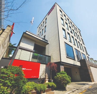 알로에음료로 전 세계 음료 시장을 평정한 오케이에프(OKF)가 최근 부동산 자산들을 회사 2대 주주인 이연한 대표이사에 매각한 것으로 확인됐다. 사진은 매각 자산에 포함된 서울 강남구 논현동 오케이에프 본사 건물 오케이에프빌딩 전경. 사진=오케이에프 홈페이지