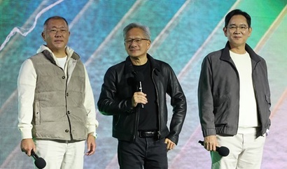 젠슨 황 엔비디아 최고경영자(가운데)와 이재용 삼성전자 회장(오른쪽), 정의선 현대차그룹 회장이 지난달 30일 서울 강남구 코엑스에서 열린 엔비디아 지포스 게이머 페스티벌에 참석하고 있다. 사진=사진공동취재단