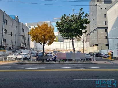 엔에스제이피엠이 2021년 매입한 역삼동 부지. 현재 주차장으로 쓰이고 있다. 사진=박형민 기자