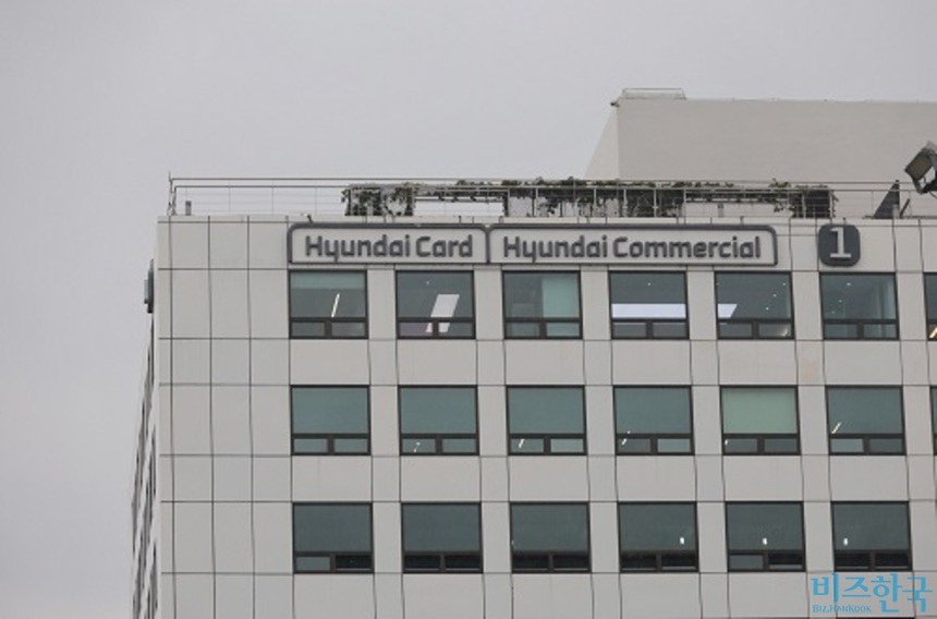 [단독] 현대카드, 자회사 블루월넛이 보유한 모던라이언 지분 전량 매각 - 뉴스 썸네일 이미지