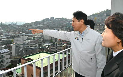 오세훈 서울시장이 11월 6일 성북구 장위13구역 재정비촉진사업 현장을 둘러보고 있다. 사진=서울시 제공