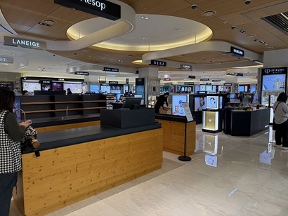 서울 용산 아이파크몰의 HDC신라면세점 3층. 브랜드들이 나가면서 매장 곳곳이 비었다. 사진=박해나 기자