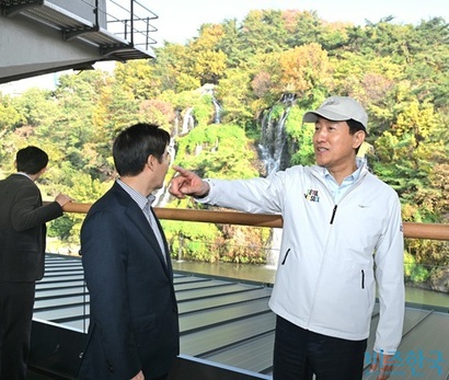 11월 6일 서대문구 홍제천에서 진행된 ‘홍제폭포 복합문화센터 개관식’에 참석한 오세훈 서울시장. 사진=서울특별시 제공