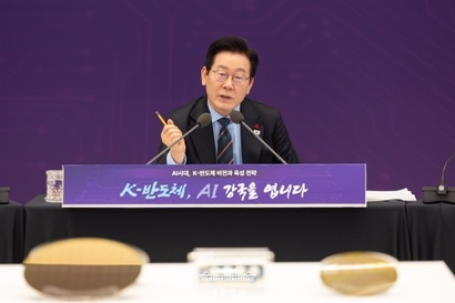 용산 대통령실에서 10일 열린 ‘AI 시대의 K-반도체 비전과 육성전략 보고회’에서 이재명 대통령이 발언하고 있다. 사진=대통령실 제공