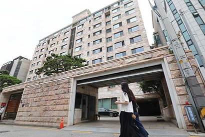 12월 8일부터 12월 12일까지 서울시 주거 매물 실거래가를 집계한 결과 강남구 신사동 알파임하우스1 전용면적 212.7㎡ 매물이 70억 원에 거래돼 주간 실거래가 2위를 차지했다. 사진=비즈한국 DB