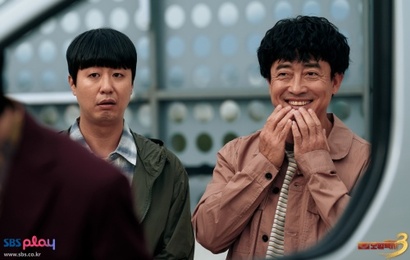 무지개 운수의 정비 엔지니어인 박 주임(왼쪽)과 최 주임. 허당처럼 보이지만 실상은 못 만드는 게 없는 핵심 멤버들로, 특유의 ‘티키타카’로 웃음을 담당한다.&nbsp;사진=SBS 제공