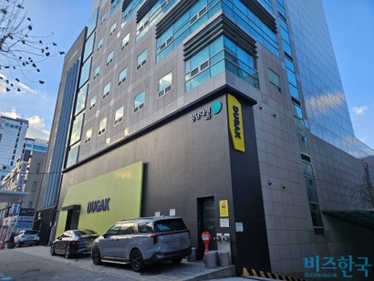 피플바이오가 대입학원이 임대로 사용하고 있는 부동산으로 양수계약 목적물을 변경했다. 연간 26억 원 이상의 임대수익이 기대되지만 40억 원가량의 이자비용을 부담해야 해 재무구조는 악화될 것으로 예상된다. 사진은 피플바이오가 양수하기로 한 건물 및 부동산. 사진=최영찬 기자