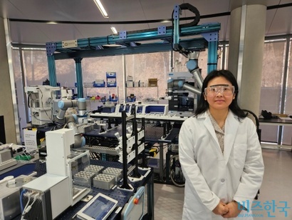 표준희 AI신약연구원 원장은 국내 신약개발 연구자들이 함께 연구, 활용할 수 있는 AI시스템을 구축해 생태계 활성화에 기여하는 것이 ​AI 신약개발 자율실험실​의 목표라고 밝혔다.&nbsp;사진=최영찬 기자