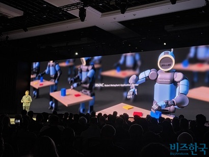 개발형 아틀라스는 360도 시야의 인식 카메라를 갖추고 최대 50kg의 하중을 들어 올릴 수 있다. 사진=강은경 기자