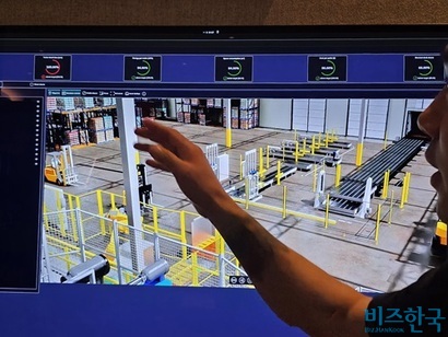 현장 관계자는 엔비디아와 독일 기술 기업 지멘스가 디지털 트윈으로 가상 공장을 구현, 실제 공장 가동 전 문제 상황을 확인하는 솔루션을 구축하고 있다고 설명했다. 사진=강은경 기자