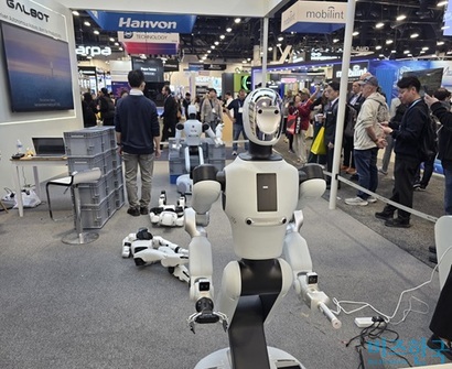 LVCC 노스홀에 마련된 갈봇 부스에 여러 종류의 로봇 라인업이 전시돼 있다. 사진=강은경 기자