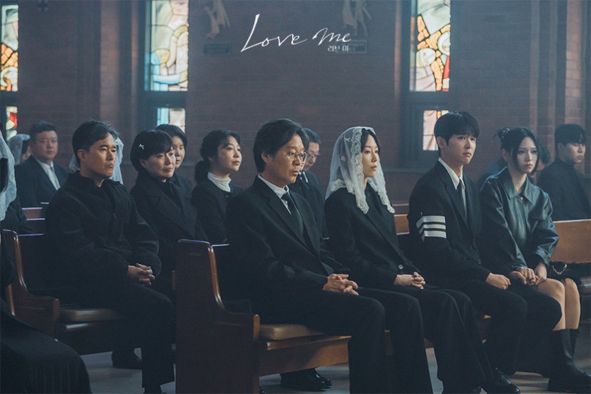 다음이 있을 거라 생각했건만, 홀연히 떠나버린 엄마. 그로 인해 가족에겐 모두 저마다 상실이 생긴다. 그러나 아이러니하게도, 상실의 시기에 또 다른 존재들이 찾아온다. 사진=JTBC 제공