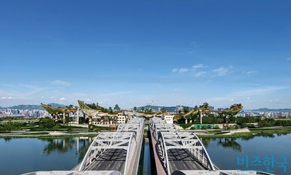 서울시가 4400억 원 규모의 ‘노들 글로벌 예술섬’ 조성사업을 추진하면서 투자심사는 두 개로 쪼개서 받고, 설계 계약은 하나로 묶어 체결했다. 토마스 헤더윅의 소리풍경 조감도. 자료=서울특별시 제공