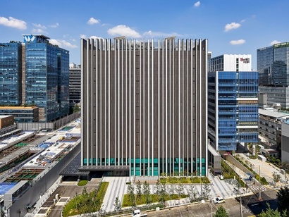 인공지능(AI) 데이터센터 수요가 급증하고 있지만, 한국의 전력 공급 체계와 제도는 이를 따라가지 못하고 있다. GPU는 확보해도 전력이 부족해 ‘깡통 센터’가 될 수 있다는 우려가 나오는 이유다. SK브로드밴드 가산데이터센터 전경. 사진=정림건설 웹사이트