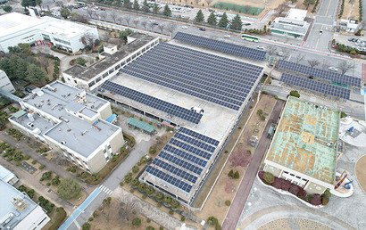 코오롱인더스트리 구미공장 옥상에 ​해줌에서 설치한&nbsp;​태양광 패널이 가동되고 있다. 사진=해줌 제공