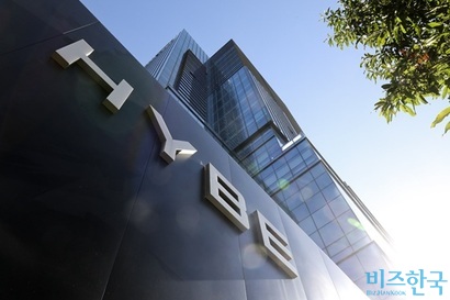 서울 용산구 하이브 사옥. 하이브가 민희진 전 어도어 대표와의 소송 자료에 대해 열람 제한을 신청해 당사자만 볼 수 있게 됐다. 사진=박정훈 기자