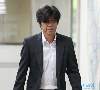 대장동 개발 비리 재판에서 유죄 판결을 받은 남욱 변호사(사진)의 법인이 보유한 강릉 창고시설이 경매 절차에 부쳐진 것으로 확인됐다. 사진=박정훈 기자