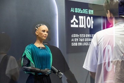지난해 9월 서울 강남구 코엑스에서 열린 ‘서울 AI 로봇쇼’에 전시된 AI 휴머노이드 로봇. 사진=최준필 기자
