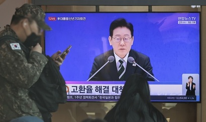 이재명 대통령이 21일 신년 기자회견에서 “한두 달 내 환율이 1400원 전후로 내려갈 것”이라고 이례적으로 언급한 이후 달러 매수 열기가 식고 환율 상승세가 둔화되는 등 시장 흐름에 변화가 나타나고 있다. 사진=박정훈 기자