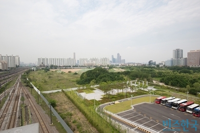 정부가 수도권 핵심 입지를 중심으로 2030년까지 주택 6만 호를 공급한다. 사진은 1만 호 공급이 예정된 용산국제업무지구 전경. 사진=이종현 기자