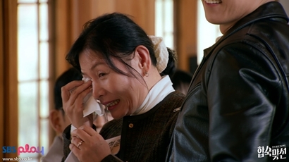 이렇게 번듯한 내 자식, 생각만 해도 눈물이 나는 내 자식. 엄마들은 자신의 자식 소개로 인해 자식들이 선택받지 못했나 자책하기도 하는 등 전형적인 엄마 모습으로 비친다. 사진=SBS 제공