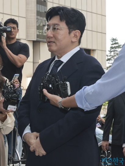 지난해 9월 서울경찰청 금융범죄수사대에 출석한 방시혁 하이브 의장. 사진=박정훈 기자