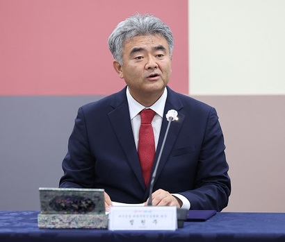 정원주 대우건설 회장이 2023년 7월 서울시청에서 열린 주거취약계층 주거환경 개선을 위한 민관협력사업 업무협약식에서 인사말을 하고 있다. 사진=연합뉴스