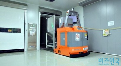 대웅제약 오송공장에 도입된 무인지게차. 사진=대웅제약