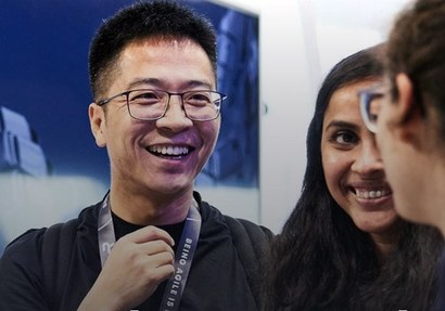 독일 항공우주센터(DLR) 박사 출신으로 애자일 로보츠를 창업한 자오펑 첸 CEO(왼쪽). 사진=agile-robots.com