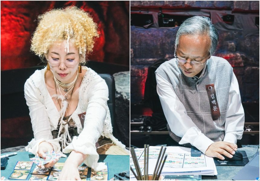 분야도 다르고, 연차도 다른 운명술사들. 다소 가볍게 봤던 타로의 높은 적중률에 놀라고, 발 모양에서 운명을 읽는 모습에 놀라게 된다. 사진=월트디즈니컴퍼니코리아 제공