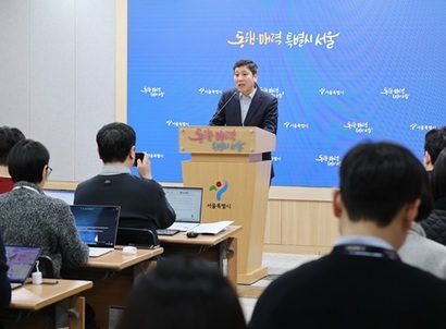 지난달 6일 서울시청 브리핑룸에서 한정훈 서울시 교통운영관이 지난 2024년 6월 따릉이앱 개인정보 유출 관련 브리핑을 하고 있다.&nbsp;사진=연합뉴스