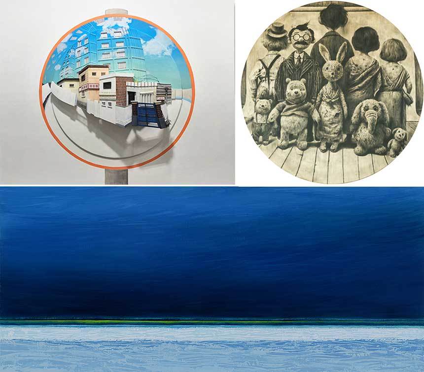 강명숙_골목길에서 바라본 하늘: 90.9×72.7×15cm Acrylic on wood(mixed materials) 2024, 홍단비_Untitled: 지름 80.3cm Oil pastel on round panel 2024, 박순연_Beyond the Blue: 80.1×35.1cm Acrylic on canvas 2023(왼쪽 위부터 시계방향).