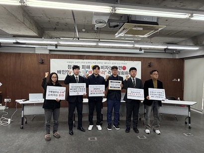 2월 24일 공정한플랫폼을위한사장협회, 전국가맹점주협의회, 참여연대, 민주사회를위한변호사모임 등은 기자회견을 열고 배민 온리 계약에 대해 공정거래법 및 가맹사업법 위한 행위로 공정위에 신고한다고 밝혔다. 사진=박해나 기자