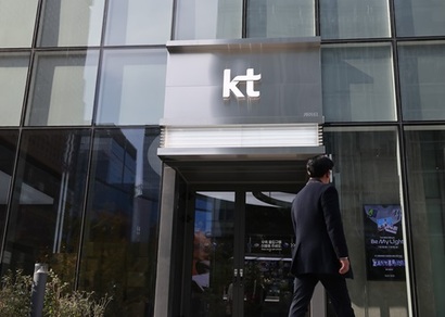 KT 이사회가 쇄신안을 내놓았지만 내부 구성원들의 반발은 도리어 확산되는 양상이다. 서울 광화문 KT 본사 모습. 사진=임준선 기자