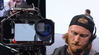 메이슨 페이지 삼성전자 미국법인 리테일 담당은​ S26 울트라 카메라의 성능을 소개한 후, 이 기기로 현재 쇼를 촬영하고 있음을 언급했다. 사진=갤럭시 언팩 유튜브 생중계​